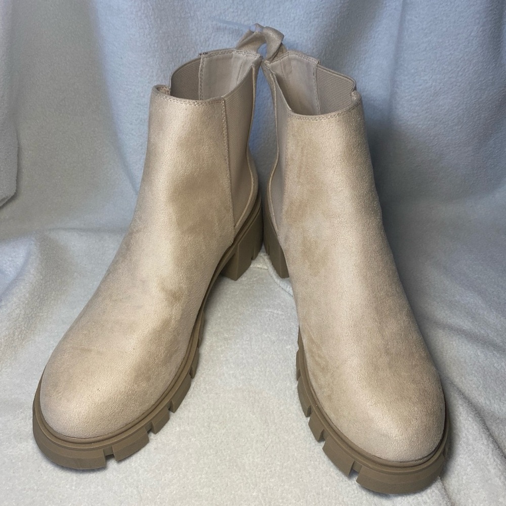 Women’s Chunky Chelsea Ankle Boots in Beige